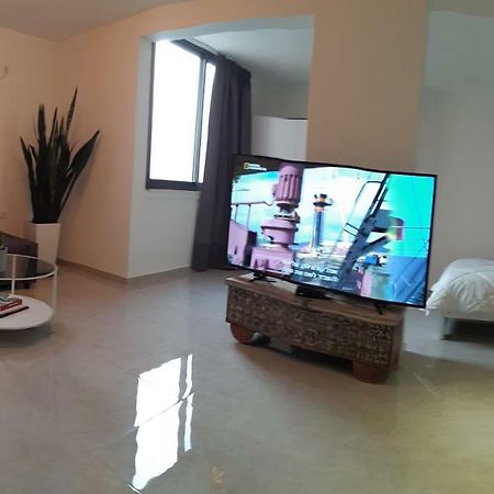 Апартаменты The Airy Loft - Бат-Ям Экстерьер фото